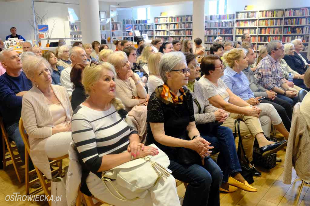 Janusz Leon Wiśniewski w Miejskiej Bibliotece Publicznej