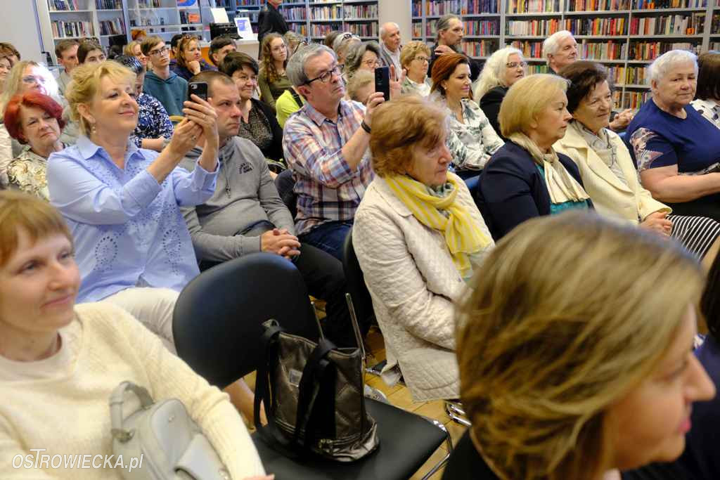 Janusz Leon Wiśniewski w Miejskiej Bibliotece Publicznej