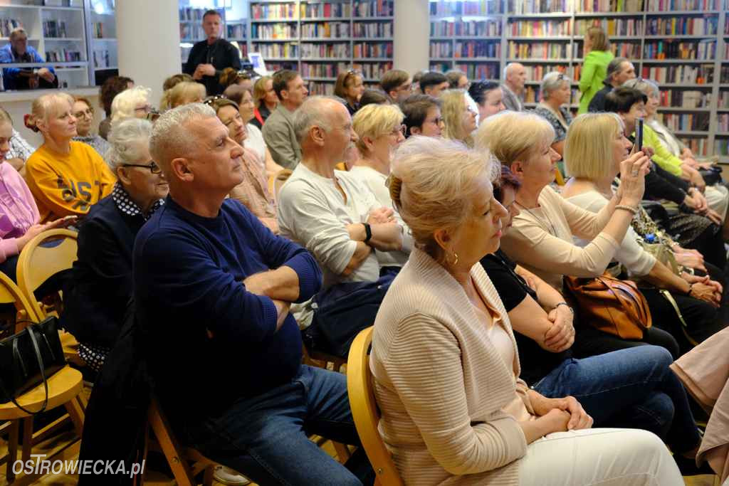 Janusz Leon Wiśniewski w Miejskiej Bibliotece Publicznej