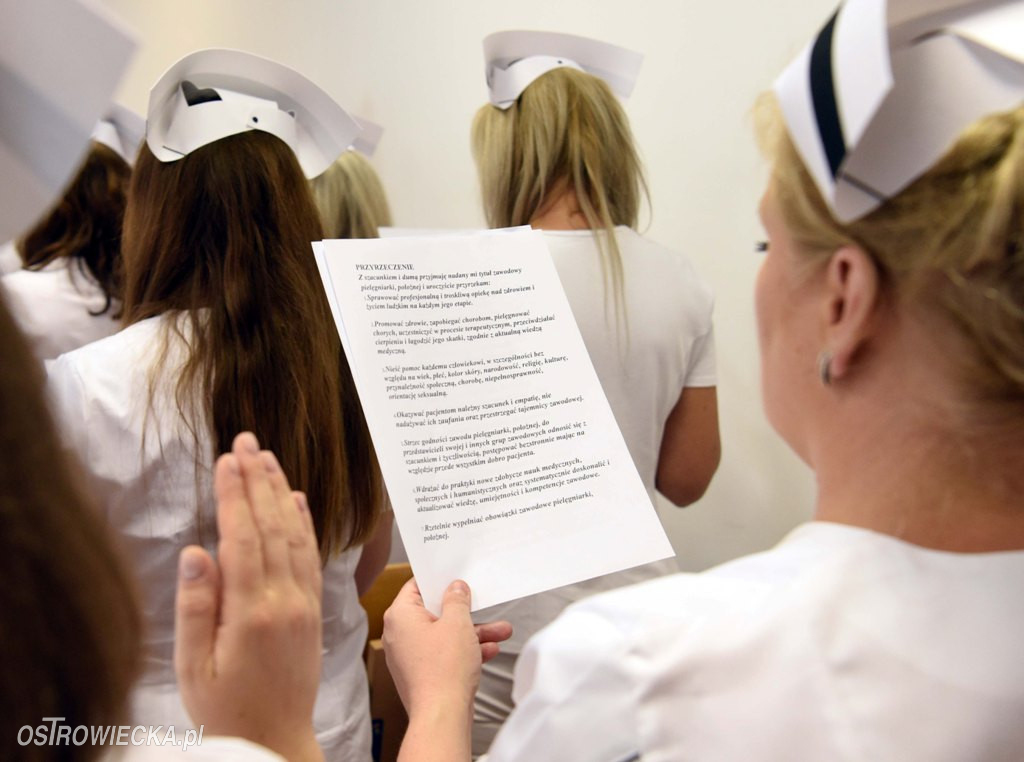 Czepkowanie absolwentów pielęgniarstwa
