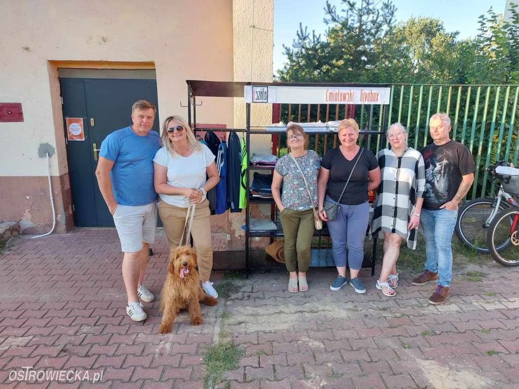 Pomarańczowa szafka w Ćmielowie