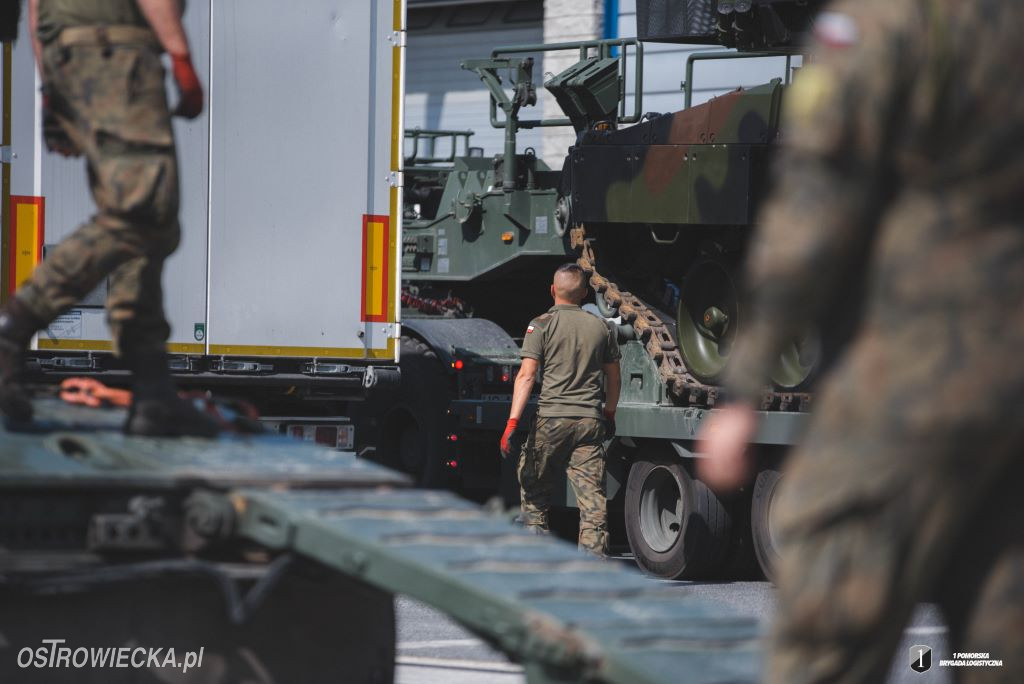  Montaż wystawy Sił Zbrojnych RP na 32. MSPO