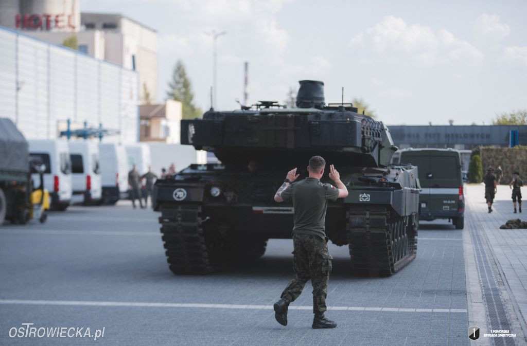  Montaż wystawy Sił Zbrojnych RP na 32. MSPO