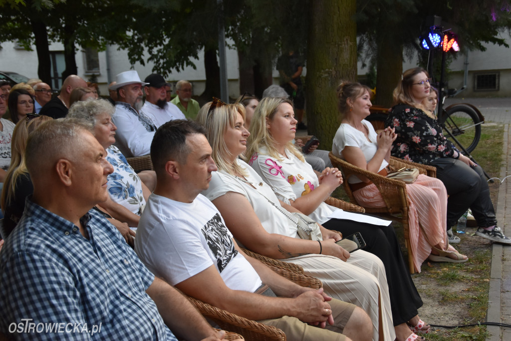 Poezja najlepiej smakuje w kawiarence