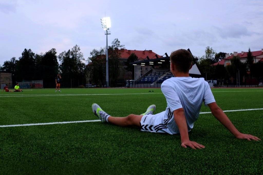 Próba oświetlenia Stadionu Międzyszkolnego przy ulicy Żeromskiego