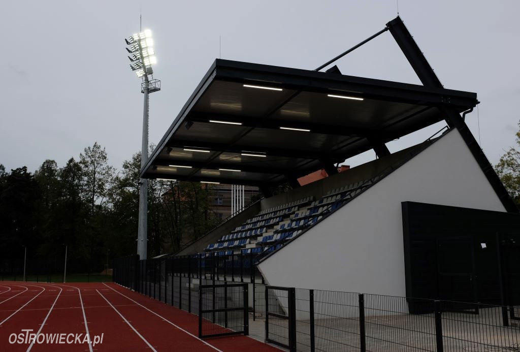 Próba oświetlenia Stadionu Międzyszkolnego przy ulicy Żeromskiego