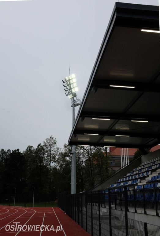 Próba oświetlenia Stadionu Międzyszkolnego przy ulicy Żeromskiego