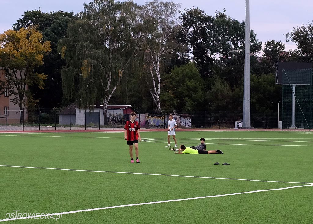 Próba oświetlenia Stadionu Międzyszkolnego przy ulicy Żeromskiego