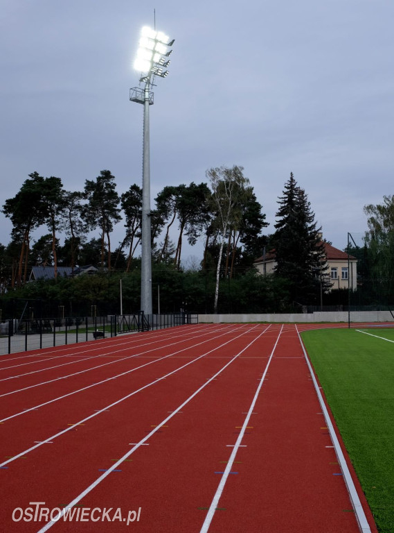 Próba oświetlenia Stadionu Międzyszkolnego przy ulicy Żeromskiego