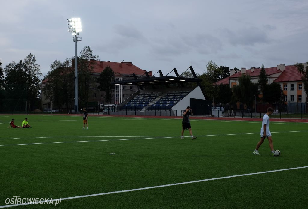 Próba oświetlenia Stadionu Międzyszkolnego przy ulicy Żeromskiego