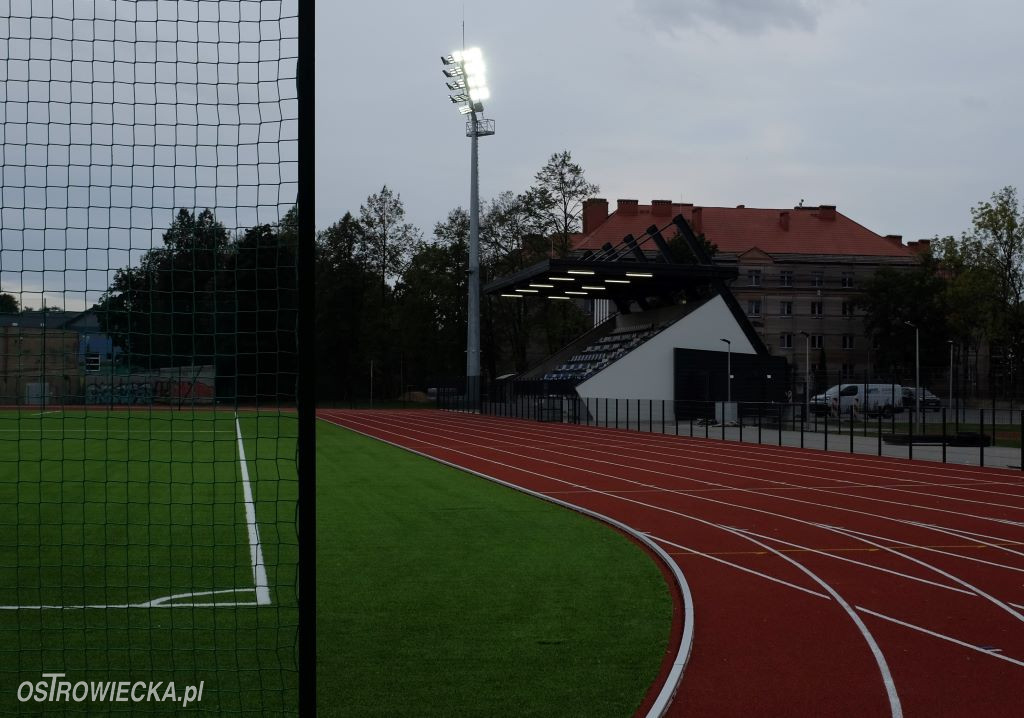 Próba oświetlenia Stadionu Międzyszkolnego przy ulicy Żeromskiego