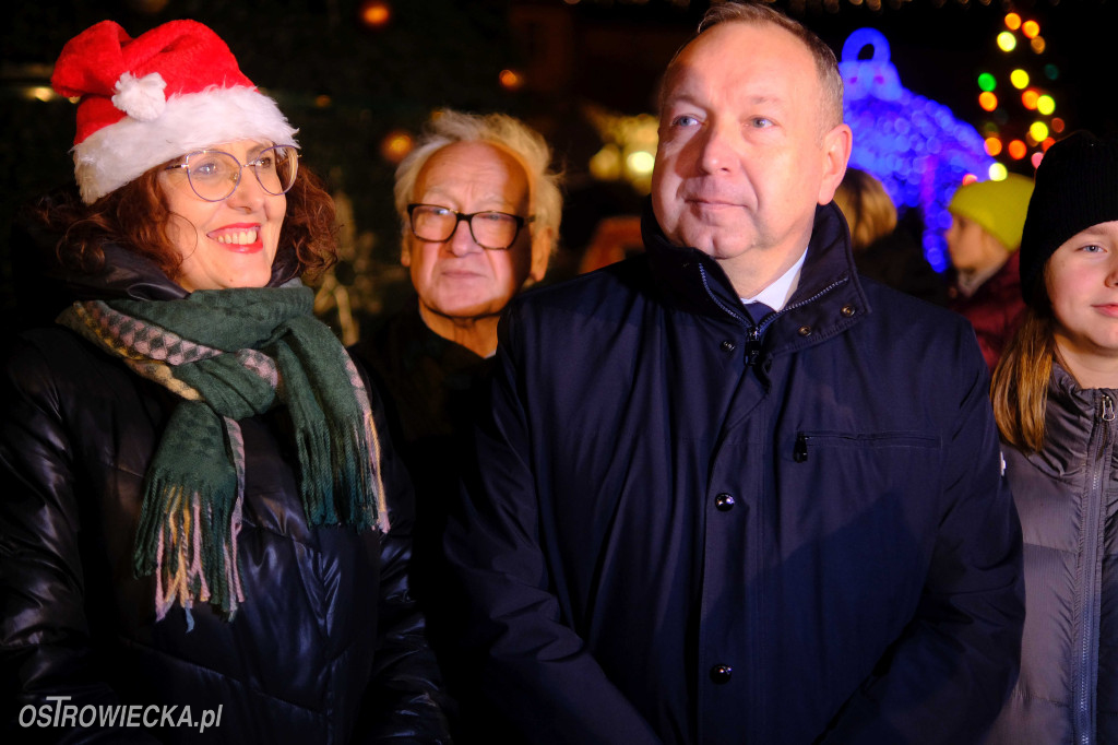 Rozświetlenie choinki na Rynku w Ostrowcu