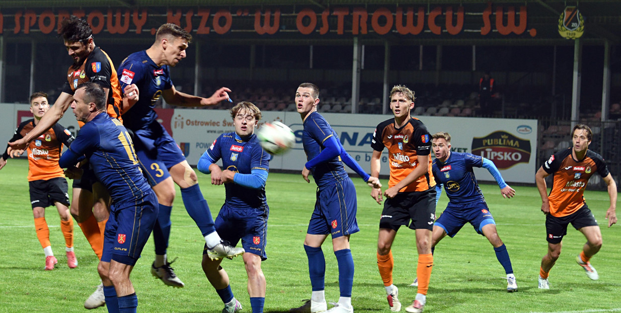 Piłkarze zremisowali, ale wciąż są liderami