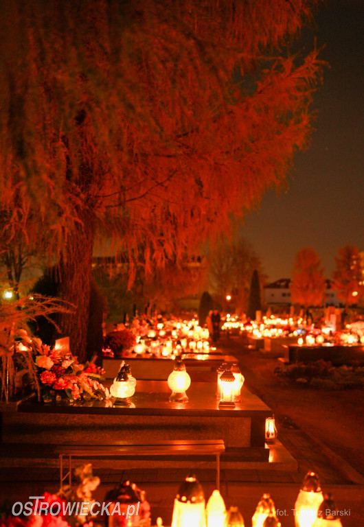 Cmentarz przy ul. Denkowskiej wieczorem