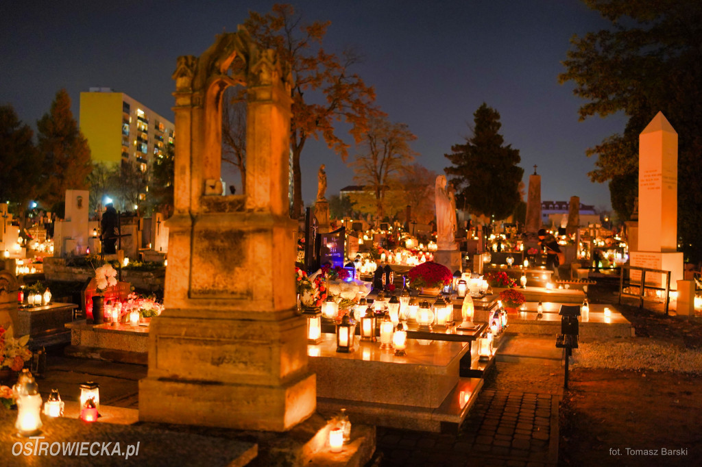 Cmentarz przy ul. Denkowskiej wieczorem