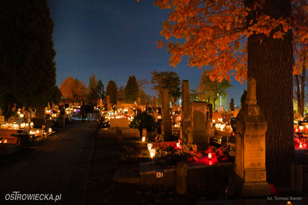 Cmentarz przy ul. Denkowskiej wieczorem