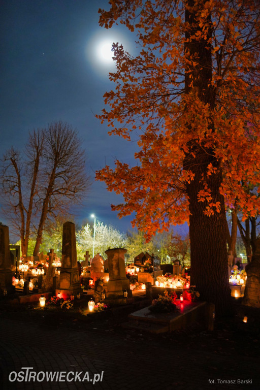 Cmentarz przy ul. Denkowskiej wieczorem
