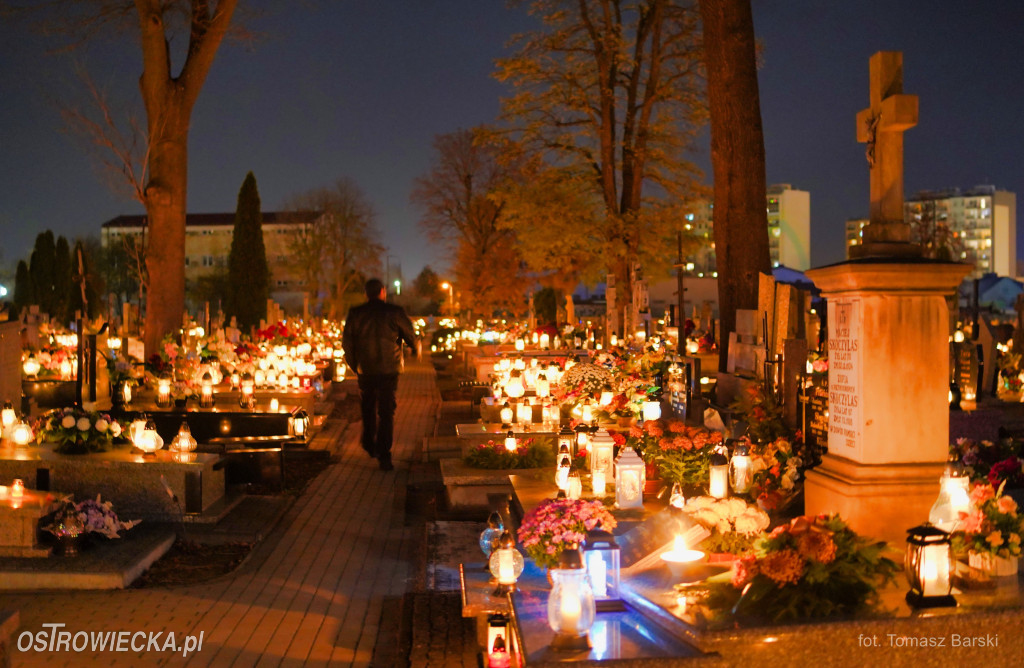 Cmentarz przy ul. Denkowskiej wieczorem