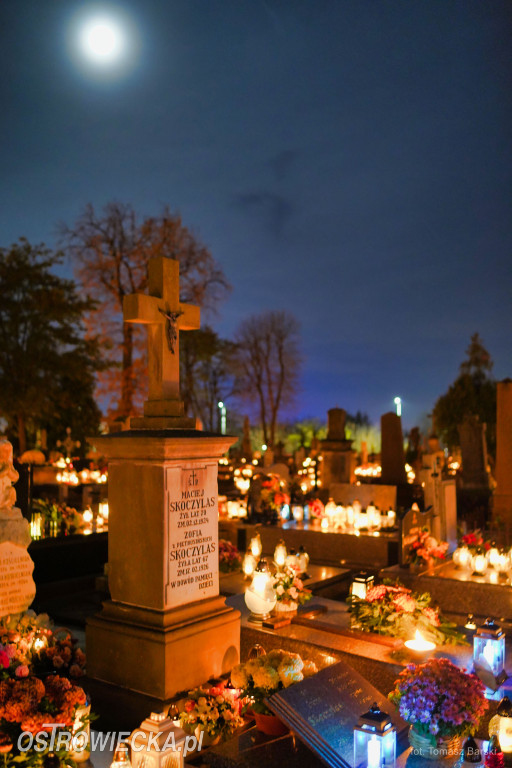 Cmentarz przy ul. Denkowskiej wieczorem