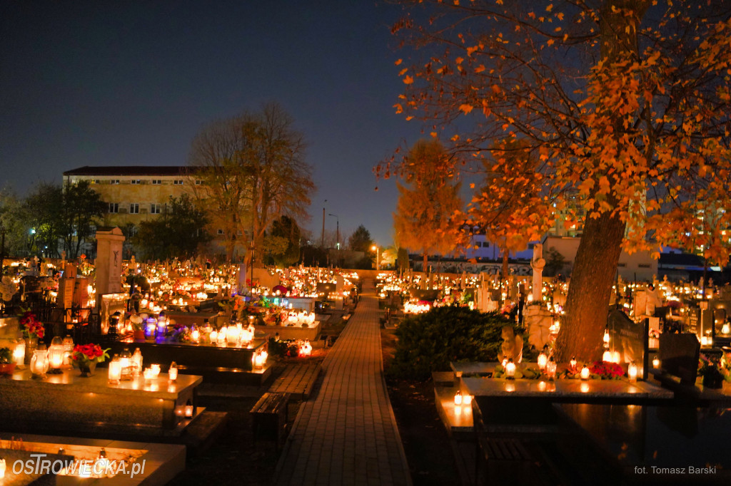 Cmentarz przy ul. Denkowskiej wieczorem