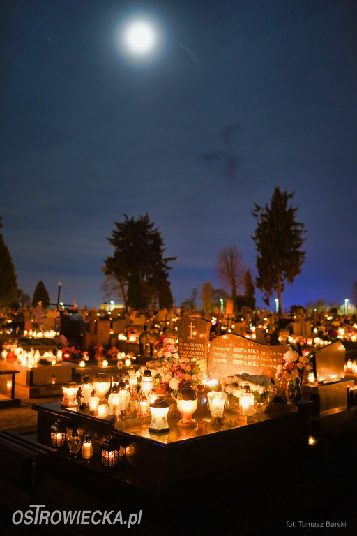 Cmentarz przy ul. Denkowskiej wieczorem
