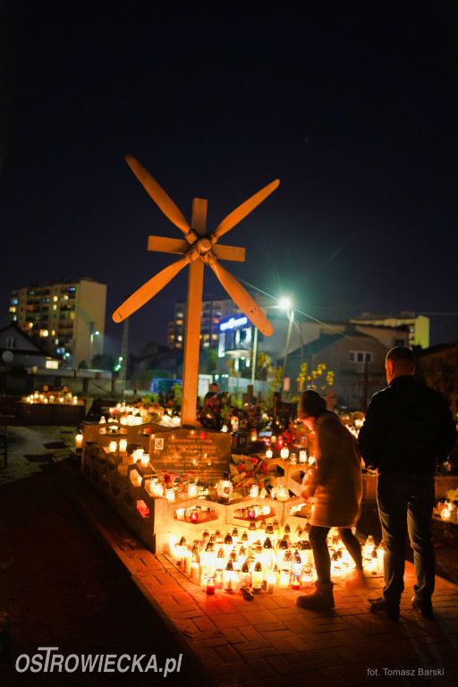 Cmentarz przy ul. Denkowskiej wieczorem