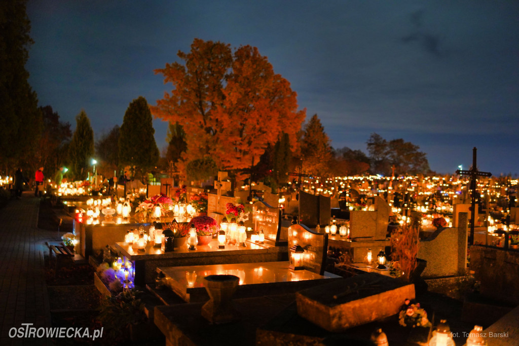 Cmentarz przy ul. Denkowskiej wieczorem