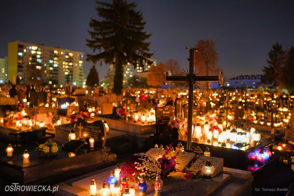 Cmentarz przy ul. Denkowskiej wieczorem