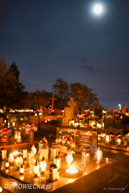 Cmentarz przy ul. Denkowskiej wieczorem
