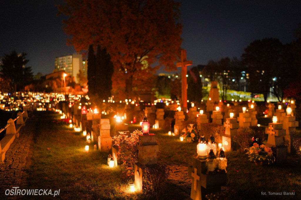 Cmentarz przy ul. Denkowskiej wieczorem