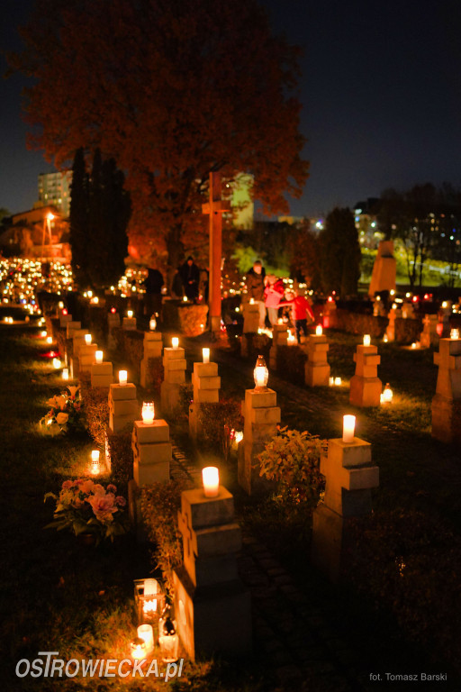Cmentarz przy ul. Denkowskiej wieczorem
