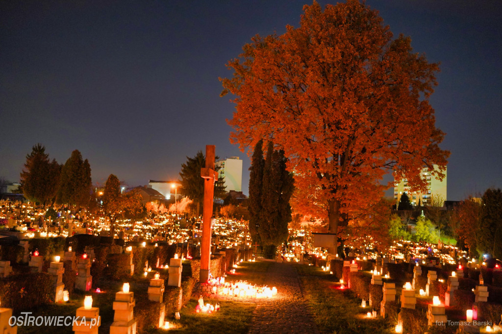 Cmentarz przy ul. Denkowskiej wieczorem