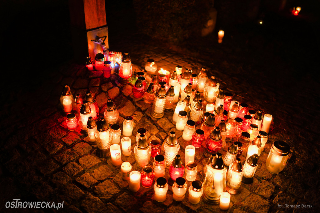 Cmentarz przy ul. Denkowskiej wieczorem