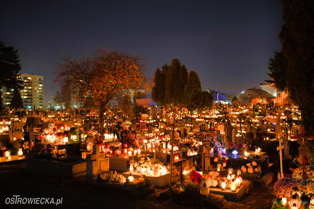 Cmentarz przy ul. Denkowskiej wieczorem