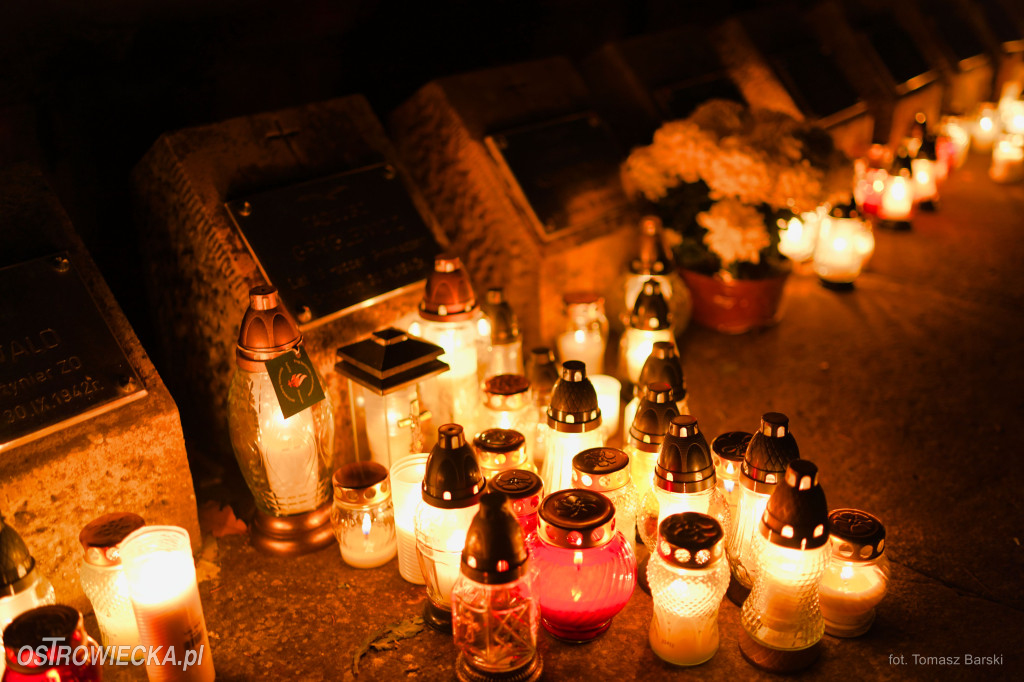 Cmentarz przy ul. Denkowskiej wieczorem