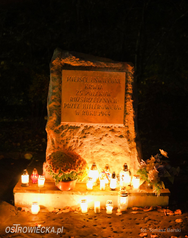 Cmentarz przy ul. Denkowskiej wieczorem