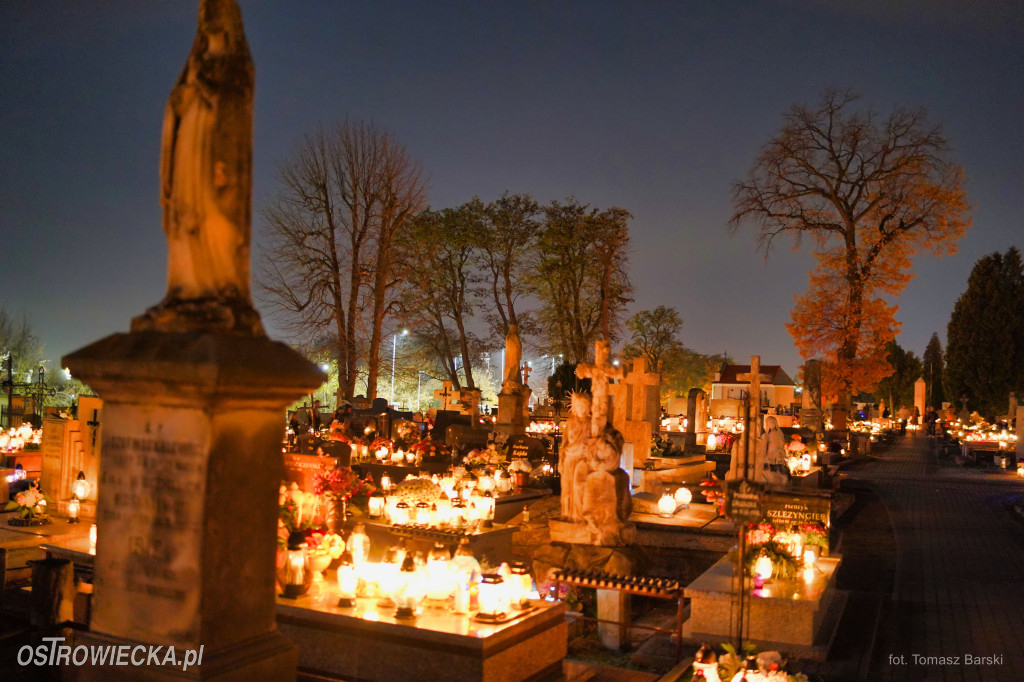 Cmentarz przy ul. Denkowskiej wieczorem