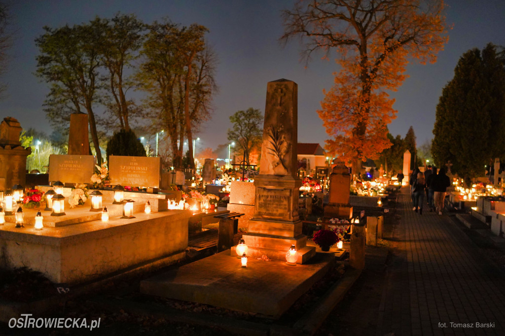 Cmentarz przy ul. Denkowskiej wieczorem