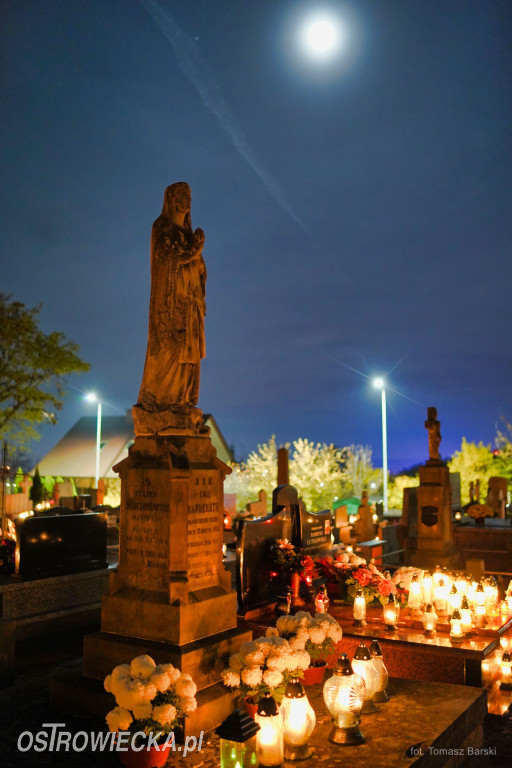 Cmentarz przy ul. Denkowskiej wieczorem