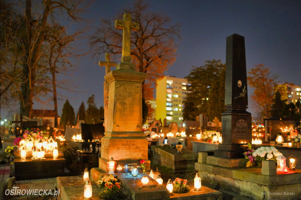 Cmentarz przy ul. Denkowskiej wieczorem