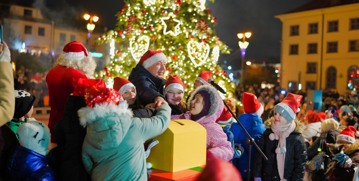 Choinka na Rynku rozświetlona!