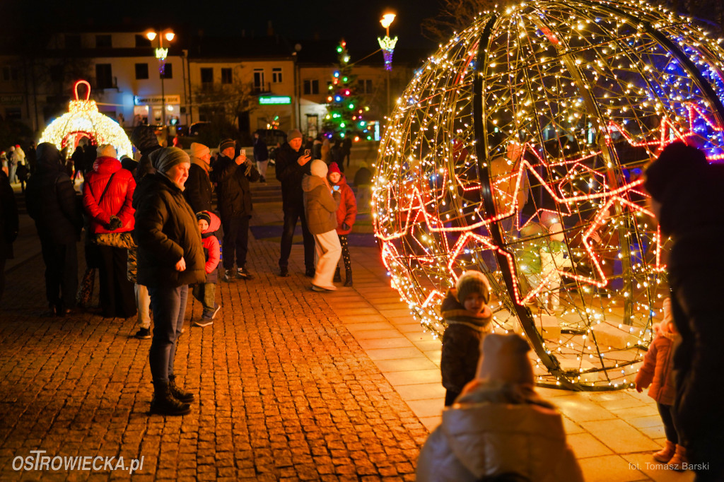 Choinka na Rynku rozświetlona!