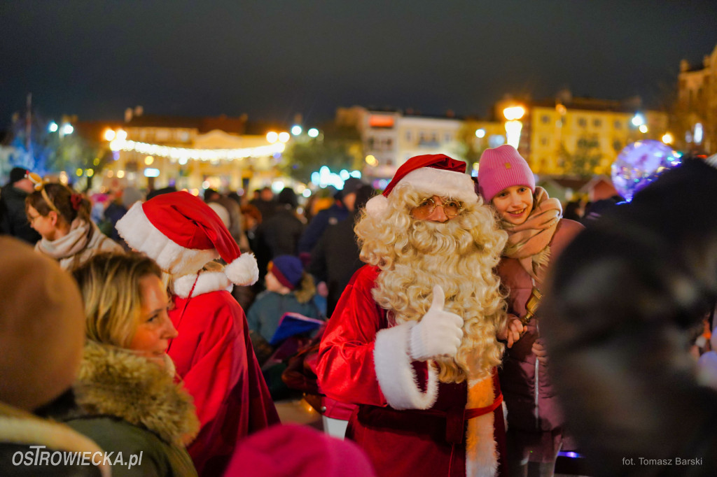 Choinka na Rynku rozświetlona!