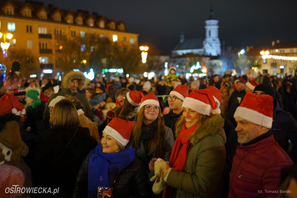 Choinka na Rynku rozświetlona!