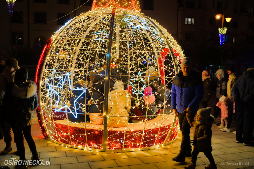 Choinka na Rynku rozświetlona!