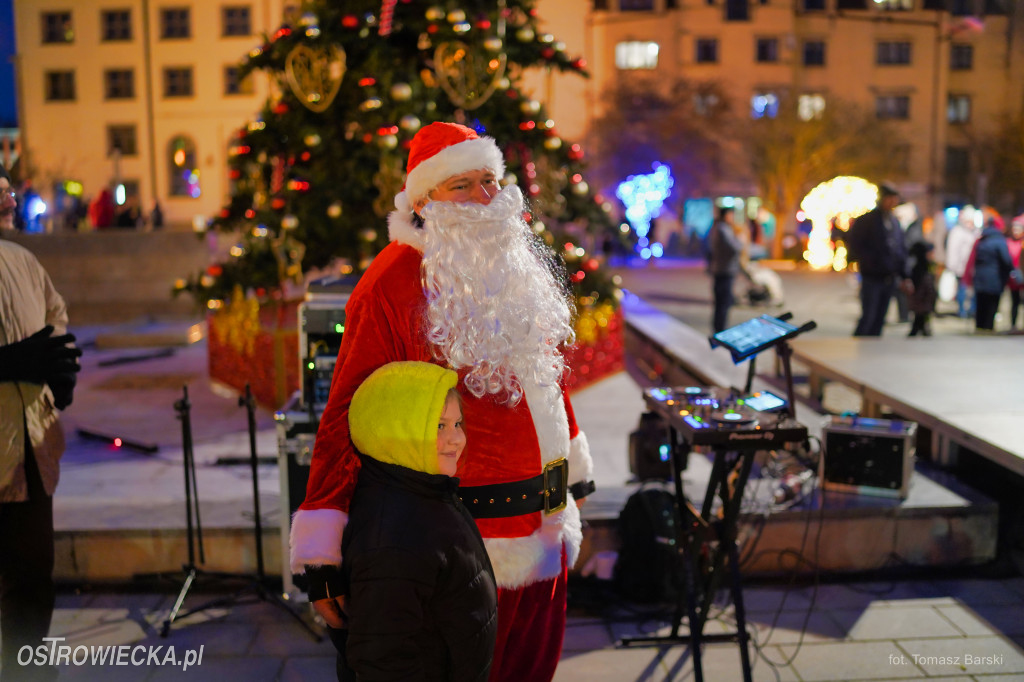 Choinka na Rynku rozświetlona!