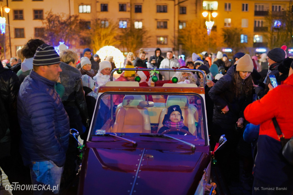 Choinka na Rynku rozświetlona!