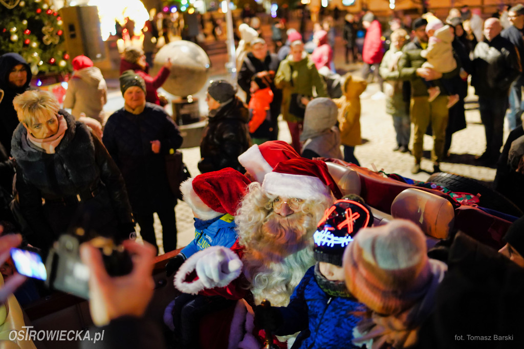 Choinka na Rynku rozświetlona!