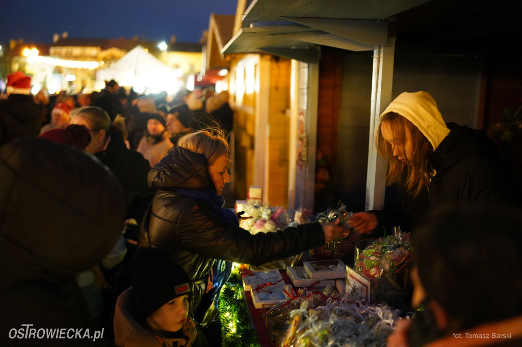Choinka na Rynku rozświetlona!