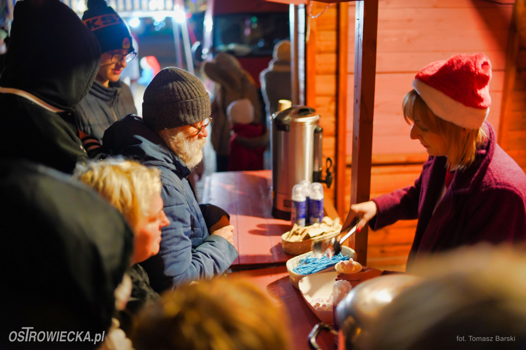 Choinka na Rynku rozświetlona!